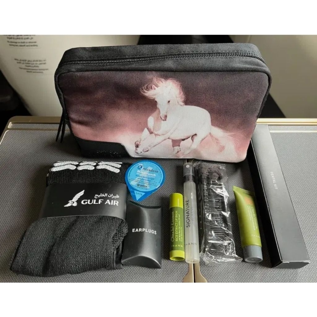 กระเป๋าจากสายการบิน Gulf Air Amenity Kit - Business class