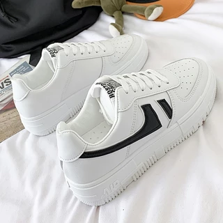 JSNB ส่งฟรี รองเท้าผ้าใบแฟชั่น พร้อมส่ง รองเท้าผ้าใบแนวสตรีท มินิมอล พื้นหนานุ่ม น้ำหนักเบา [LN1818]