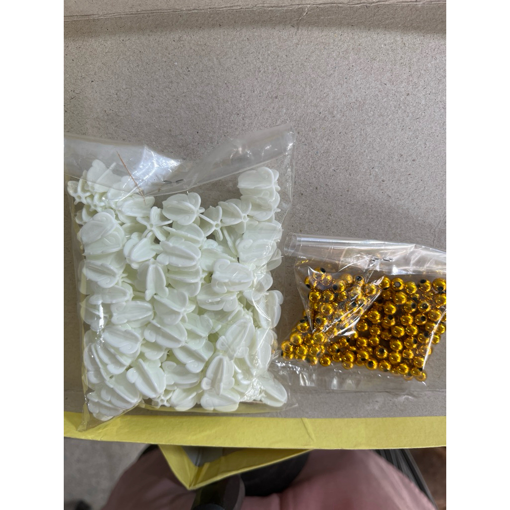 ดอกรัก ลูกปัดรี ลูกปัดกลมทอง เชือกร้อยมาลัย อุปกรณ์ร้อยมาลัย ราคาต่อ100 ชิ้น