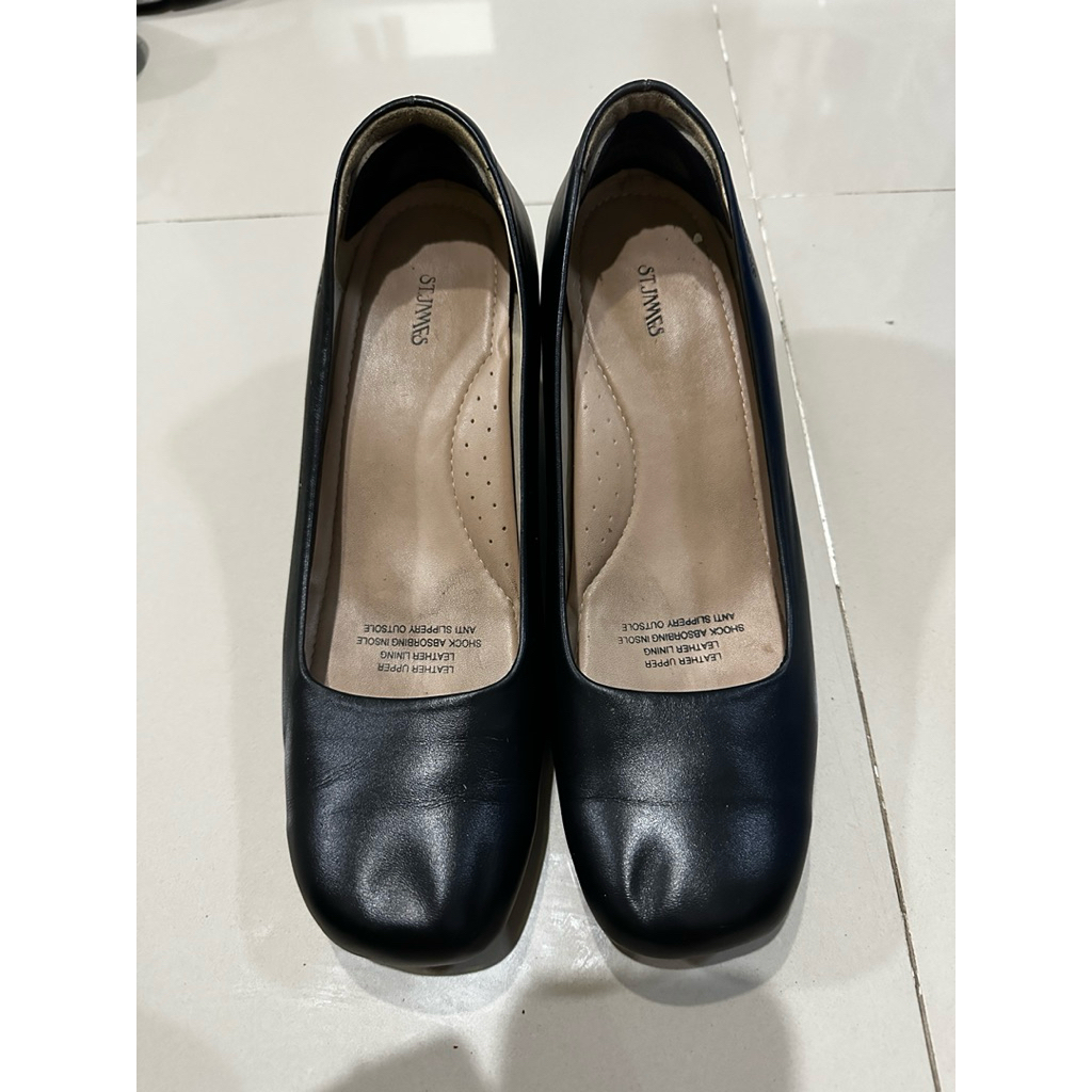 ส่งต่อรองเท้า ส้นสูงสีดำแบรนด์ St.James🎶