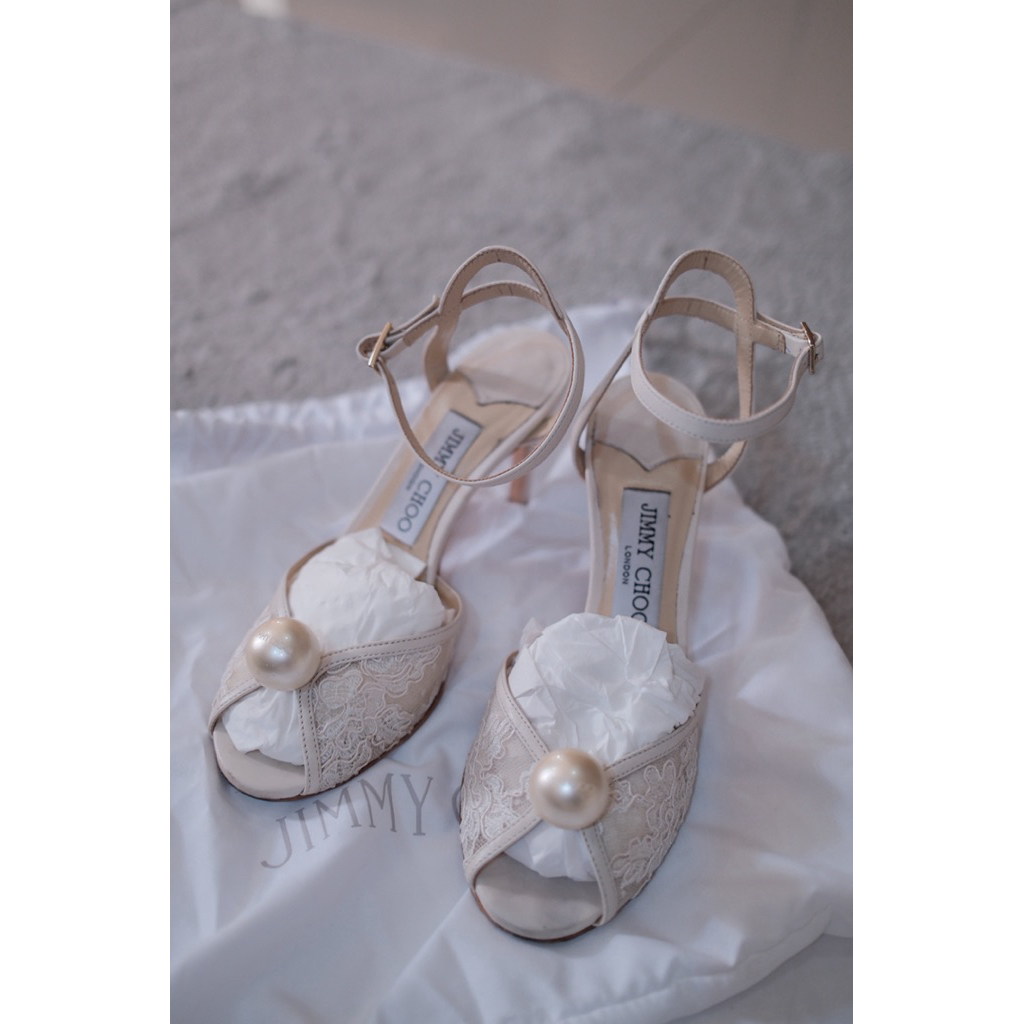 รองเท้าส้นสูง Jimmy choo (แท้) มือ2 ใส่1ครั้งงานแต่ง)ใบเสร็จการซื้อสามารถทักมาขอได้ค่ะราคาคุยได้ค่ะ
