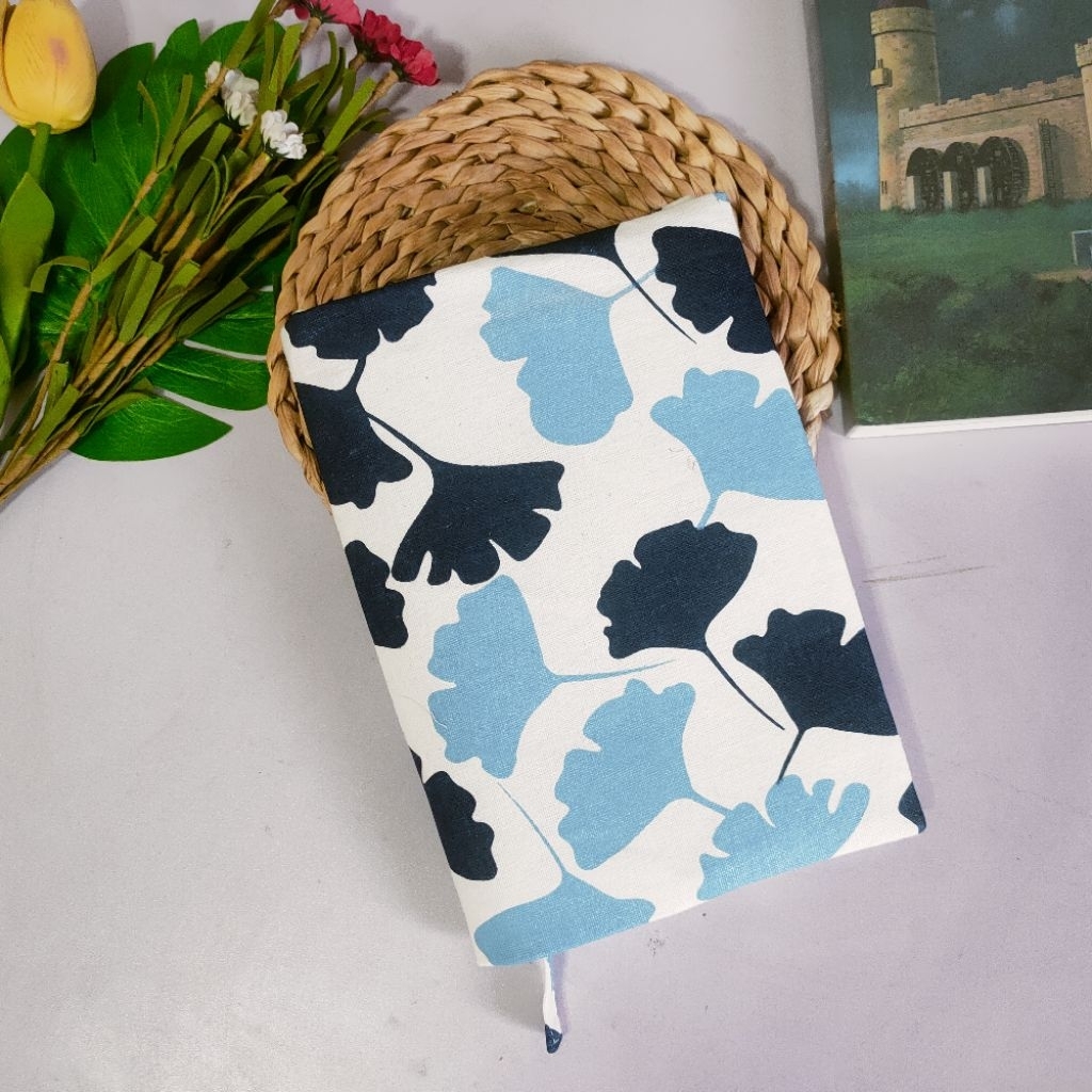 ปกหนังสือผ้าฝ้าย Handmade นุ่มละมุน พร้อมที่คั่นในตัว | ถนอมหนังสือสวยเหมือนใหม่ สินค้าพร้อมส่ง