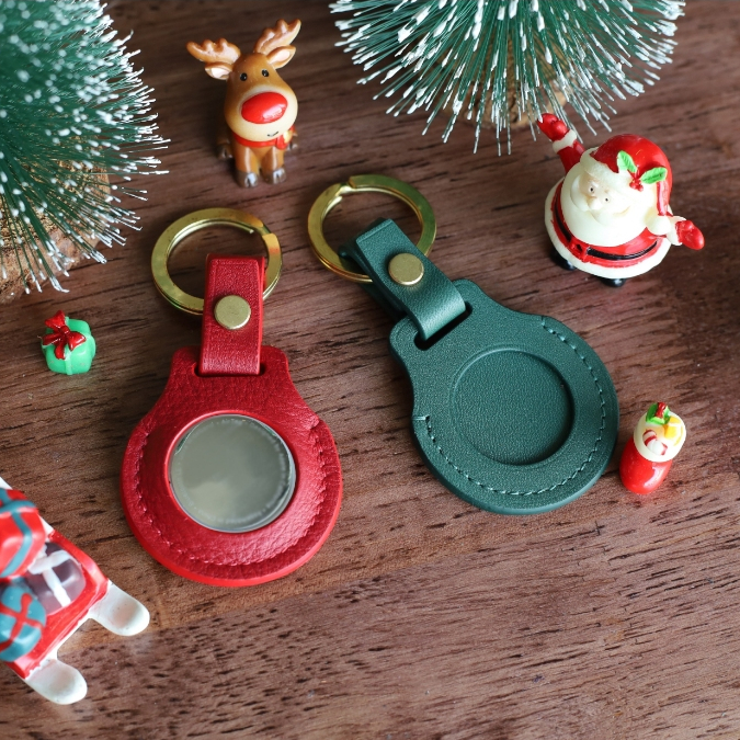 Christmas Apple Airtag Leather case (เคส Airtag หน้งแท้) - Airtag case / เคส airtag / พวงกุญแจ airta