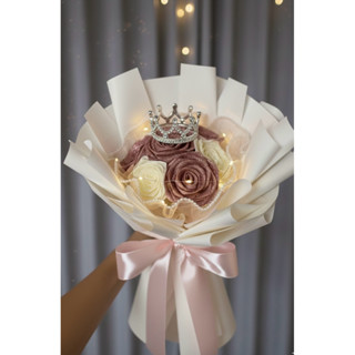 กุหลาบริบบิ้น (ช่อ7ดอก) ฟรีกากเพชร ฟรีผีเสื้อ