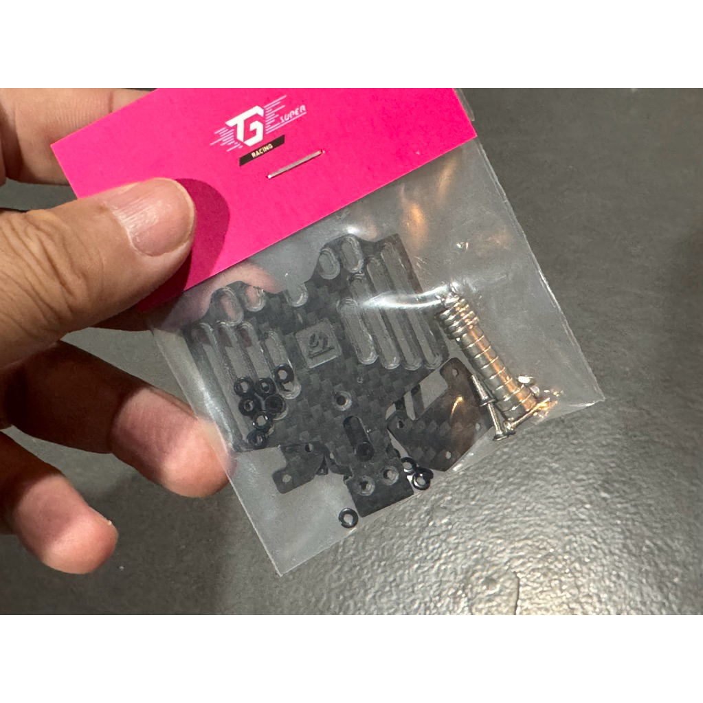 แชสซีเพลทคาร์บอนย่นฐานล้อเป็น 71-74 มม. พร้อมแม่เหล็กยึดบอดี้ สำหรับ TT TG และ TG Racing standard