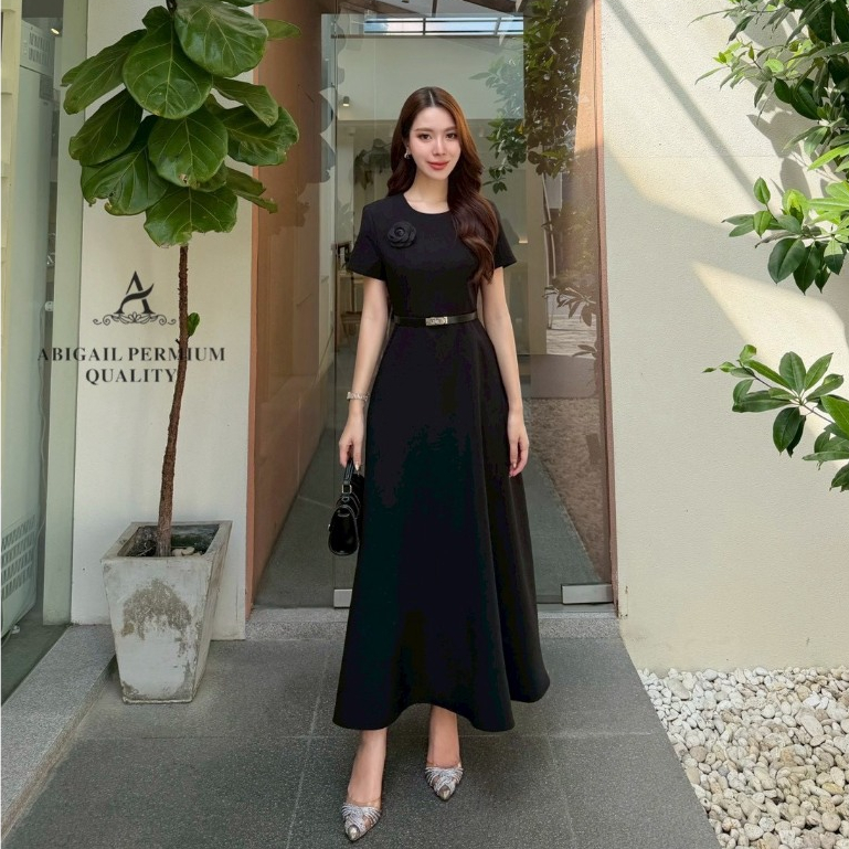 ABIGAIL เดรสแขนสั้นคอกลมไฮโซ สีดำ