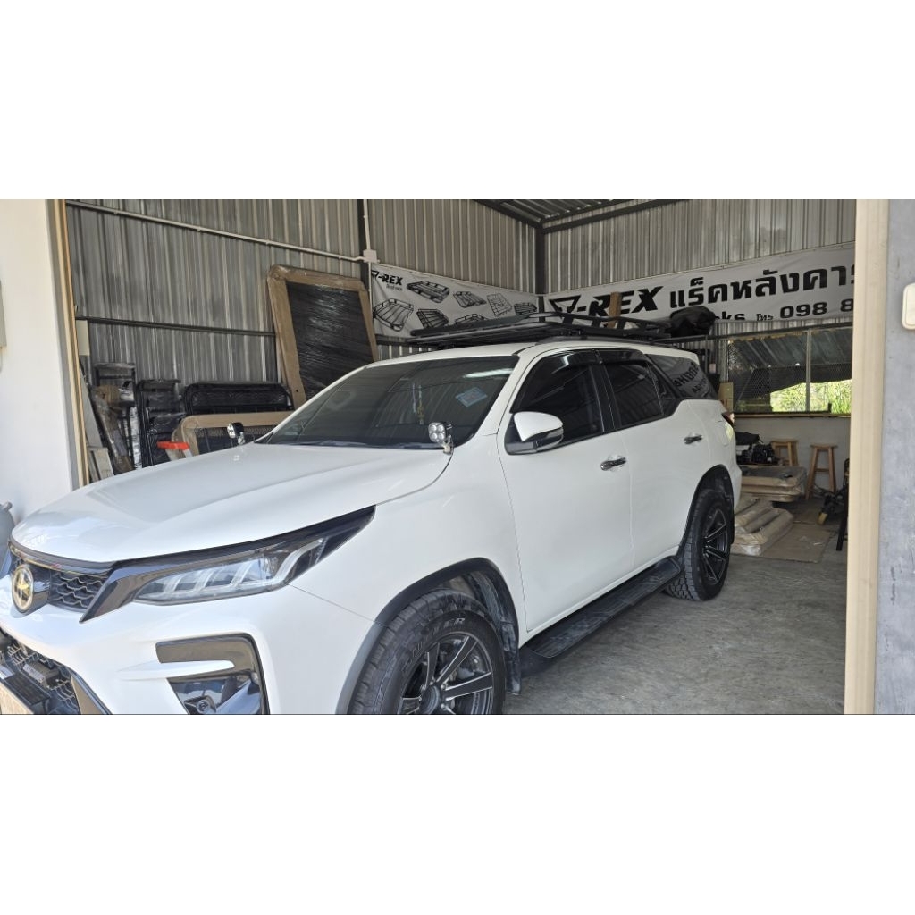 แร็คหลังคา R9F ขนาด 110×180 cm พร้อมชุดขาจับราวหลังคา New Fortuner