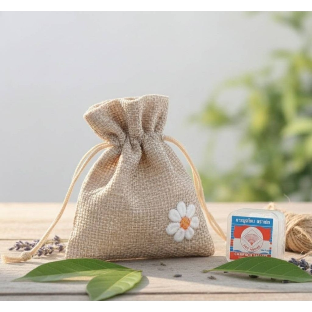 การบูรก้อนตราพัดCamphor Air Freshenerชุดละ1แพ็ค+ถุงผ้า1ใบ ช่วยลดกลิ่นอับ มีกลิ่นหอมอ่อนๆราคาชุดละ35บาท