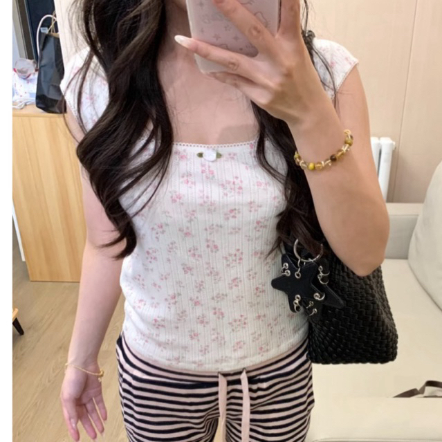 พร้อมส่ง ✨ Hollister | French Sweet Floral Top