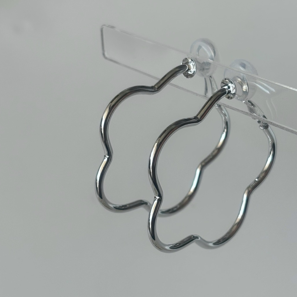 ต่างหูหนีบรุ่น Cloudy Hoop แป้นคลิป น่ารักมากก✨🌼 ขนาดประมาณ 4.5CM