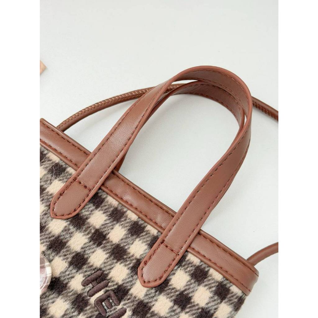 กระเป๋า Hello Kitty มาใหม่ ทรงสะพายข้าง ใส่โทรศัพท์ได้ทุกรุ่น มีหูหิ้วสายสะพายเป็นหนังพียู ถอดสายได้ - รูปที่ 3