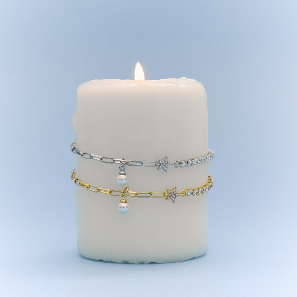 Petite Midnight Glow Bracelet สร้อยข้อมือประดับเพทายและดาว