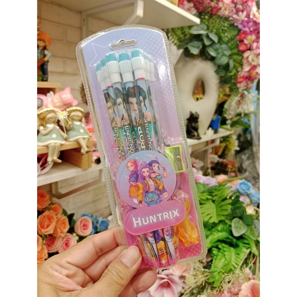 ดินสอไม้หัวยางลบลาย KPOP DEMON HUNTERS ความเข้ม 2B พร้อมกบเหลาดินสอ แพคละ 12 แท่ง มี 4 ลาย ราคาแพ็คละ 89 บาท - รูปที่ 2