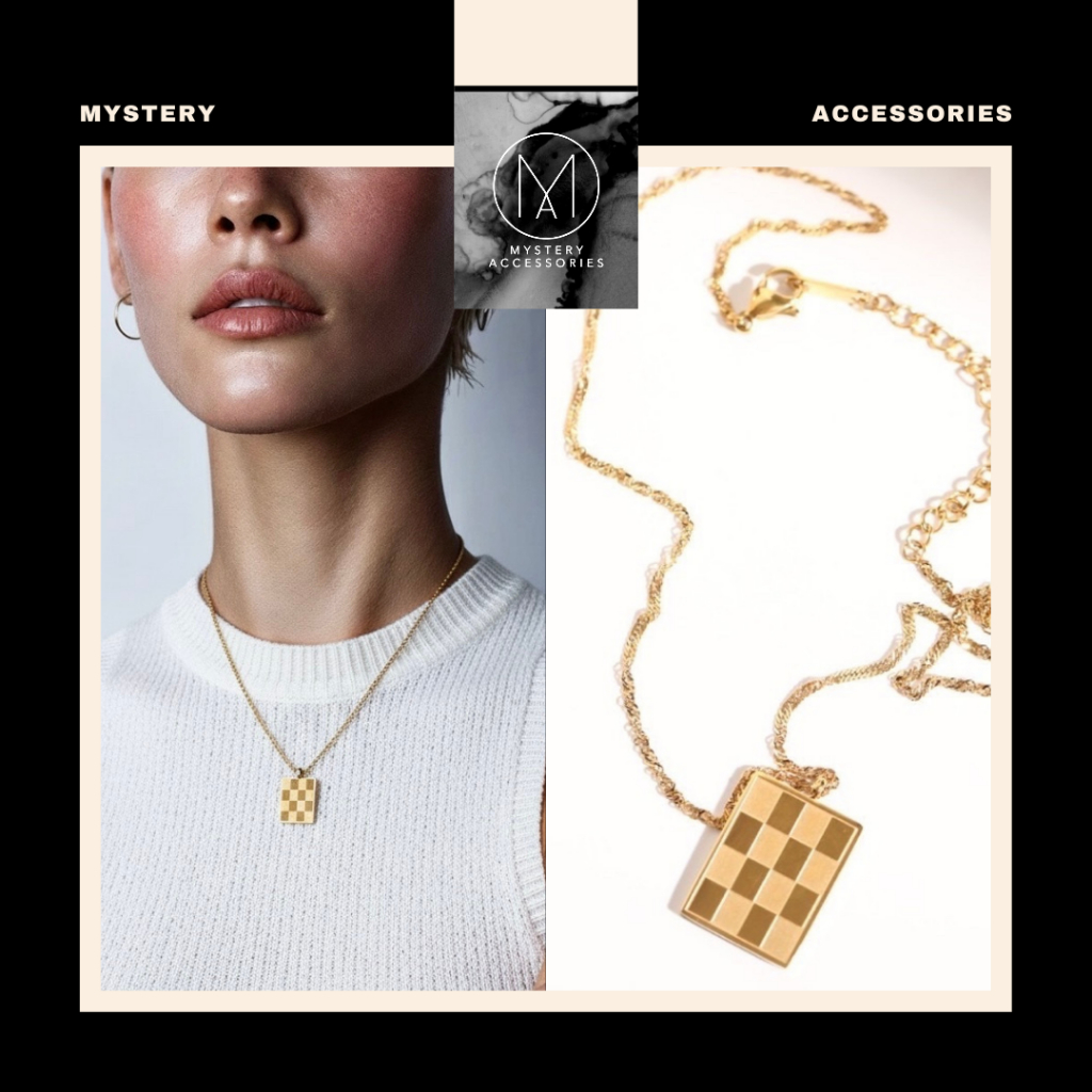 MA579: Pixel Necklace | Mystery Accessories สร้อยคอจี้สี่เหลี่ยมลายตาราง