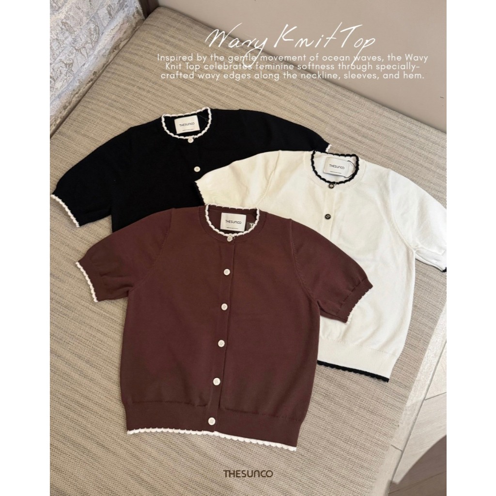 THESUNCO-Wavy Knit Top เวฟวี่ เสื้อไหมพรมแขนสั้นขอบหยัก two tone กระดุม THESUNCO