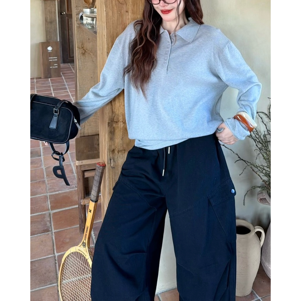 PLOYNAPAS - POLO เสื้อโปโล knit แขนยาว ดีเทลกระดุมเรียงใกล้กัน