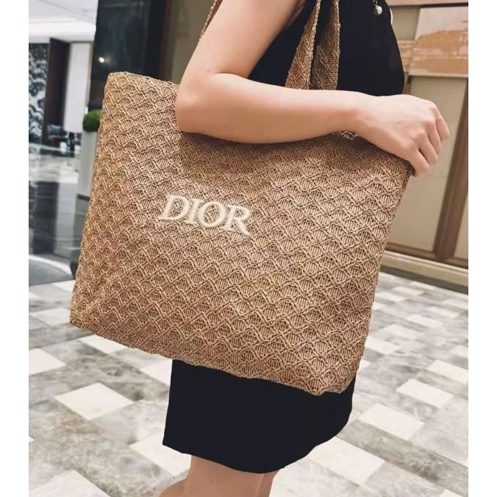 Dior Beauty Raffia Tote Bag กระเป๋าสานใบใหญ่ จากฝั่ง beauty