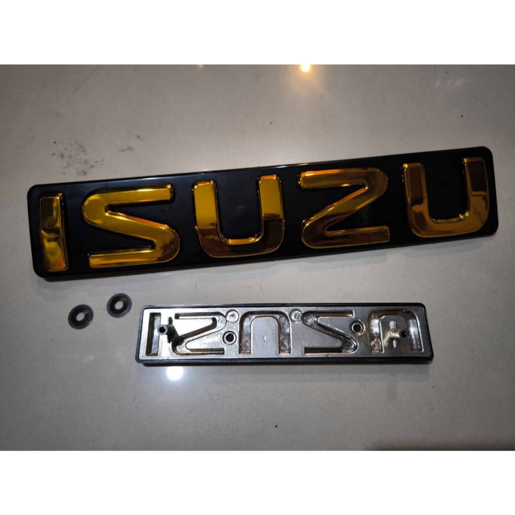 แผ่นป้ายโลโก้หน้ากระจัง isuzu ปี 2003 ถึง 2019 สีทอง จำนวน 1 ตัว ราคาถูกสินค้าดีมีคุณภาพ