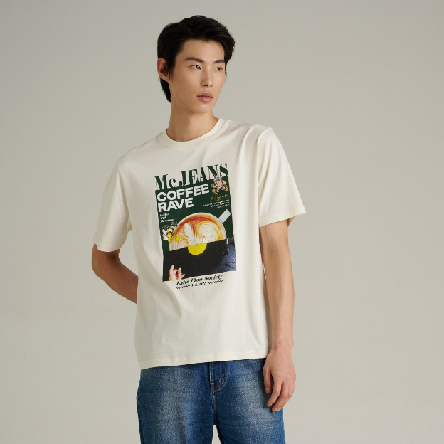 Mc JEANS เสื้อยืดแขนสั้นผู้ชาย คอกลม สีอ๊อฟไวท์ MTSZD18