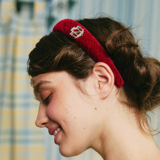 Nineties Design : Class Of Nineties Hair Band ที่คาดผมสุดคิ้วท์ รุ่น Sabrina