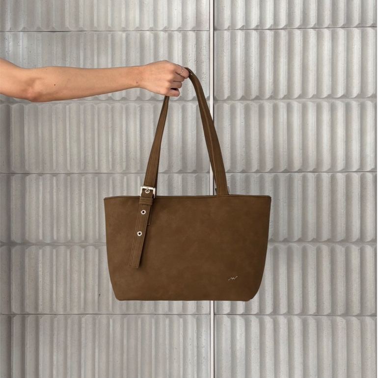 NOW IS NOW Mira Tote Bag กระเป๋าสะพายข้างปรับสายได้