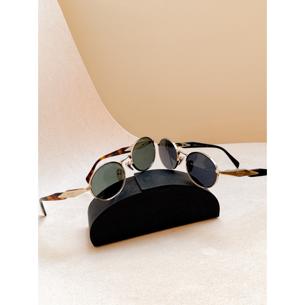 Prada แว่นกันแดด รุ่น 65ZS วงรีที่ตามหา สวยหรูหราเท่พราด้ามากๆค่า ของแท้เท่านั้น รูปที่ 4