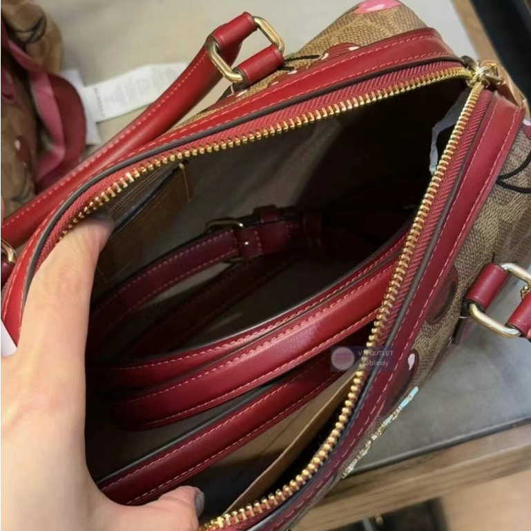 😻แท้💯% Outlet Rowan25 ปลอกหมอนลายดอกไม้ กระเป๋าถือซิปขนาดกลางสำหรับผู้หญิง กระเป๋าหนังสะพายไหล่ ความจุขนาดใหญ่ - รูปที่ 4