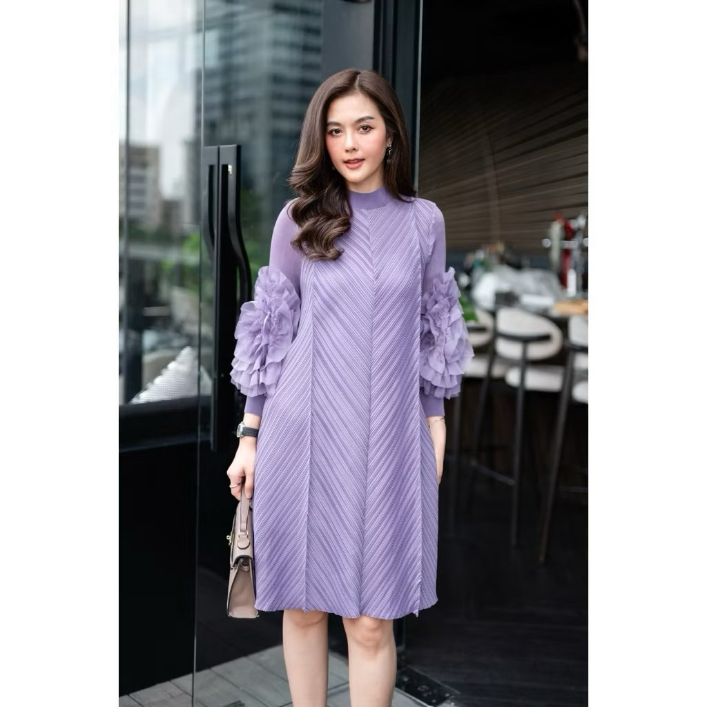 📌ทักก่อนสั่ง นางแบบสูง 174 Cm 📌 เดรสอัดพลีท อก42“-60” ชีฟองแต่งดอกไม้ cutie - รูปที่ 3