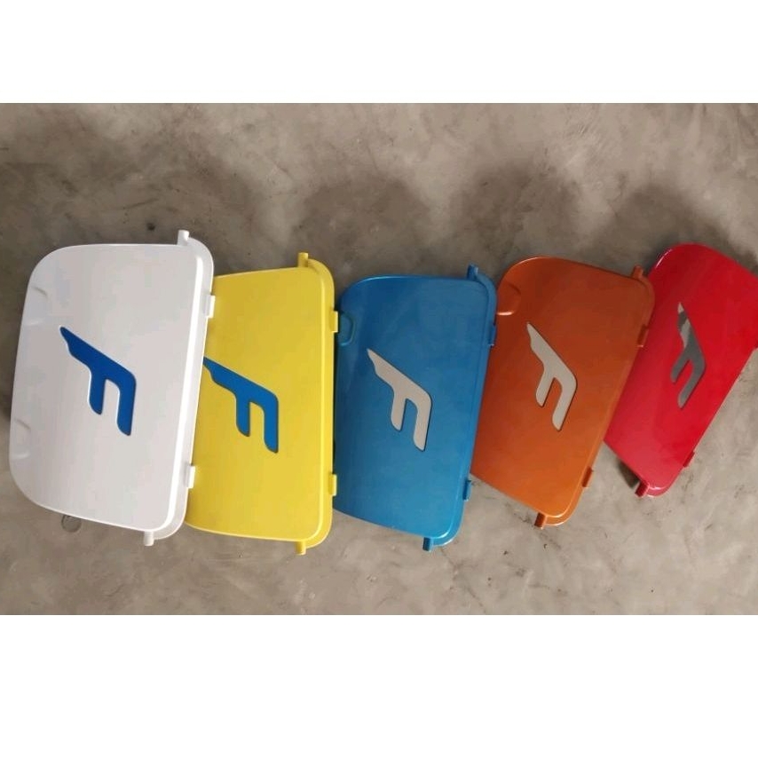 FOMM ONE ฝาปิดช่องชาร์จและช่องเติมน้ำฉีดกระจก มีโลโก้ FOMM