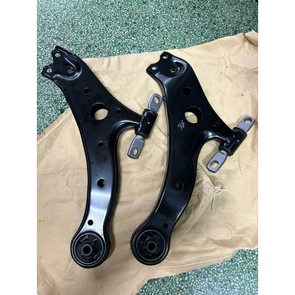 ปีกนกล่าง Camry Acv30 Acv40 Acv50