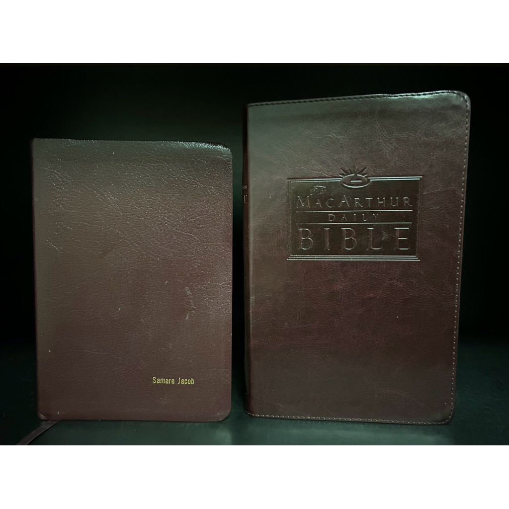 หนังสือมือสอง Used : English | Holy Bible : New living translation  :NLT, (red letter), MacArthur di