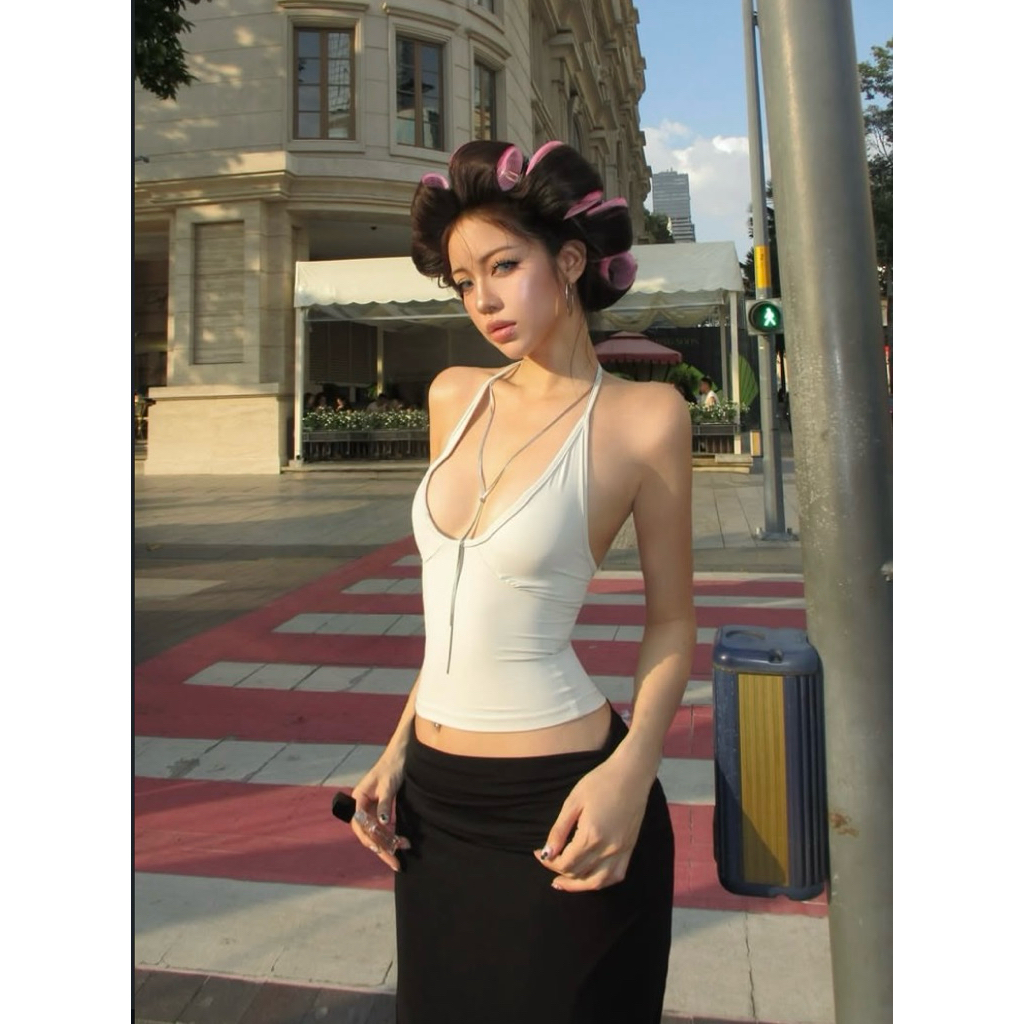 Pre-order (14-20days) แบรนด์เวียดนาม 🇻🇳 DANEJI | [SCARLET TOUCH] halter-style camisole [SUPER BODY-HUGGING FIT]🤍
