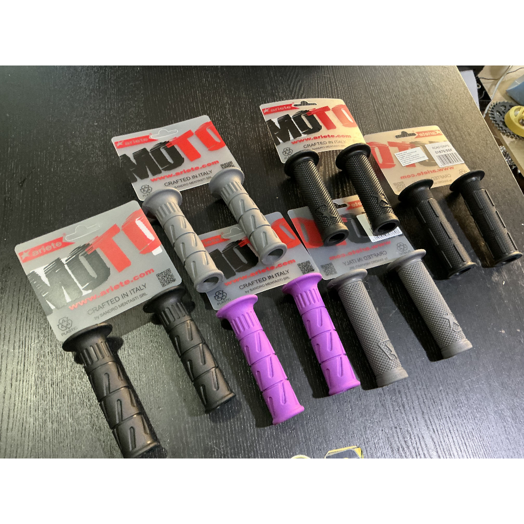 ariete  ลาย ER ปลอกมือเอริเต้ ปลอกแฮนด์ ARIETE แท้ ariete(จัดส่งสินค้า 1- 3 วัน)