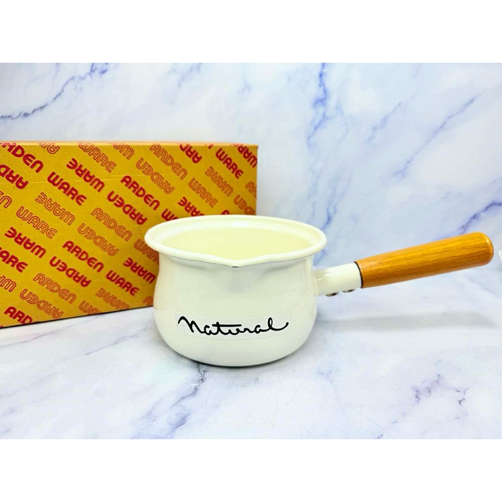 หม้อเคลือบด้ามไม้ ยี่ห้อ natural ขนาด 14x 8.6cm.(A73 : 1337)สินค้าใหม่ พร้อมกล่อง