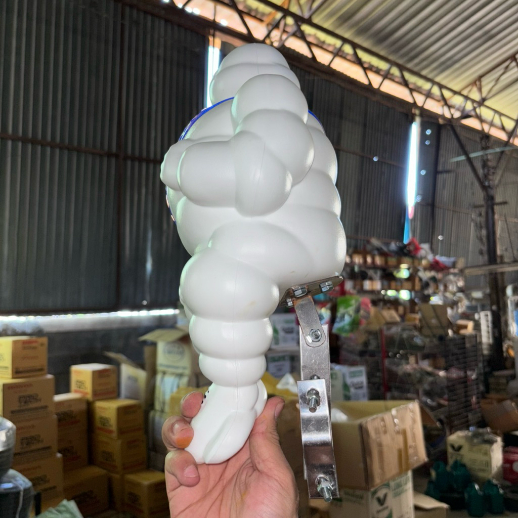 ตุ๊กตามิชลินเทียบแท้ท่ายืน14“ พร้อมขาจับติดตั้งง่าย ประดับหน้ารถบรรทุก - รูปที่ 2