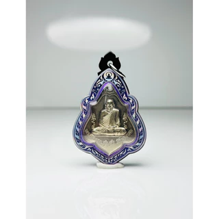 กรอบพระเลเซอร์ หลวงพ่อกวย ชุตินธโร ขนาดพระ 2.8x3.6 cm. วัสดุเป็นอะคริลิค แบบใส่เองได้ที่บ้าน มีสินค้าพร้อมส่ง