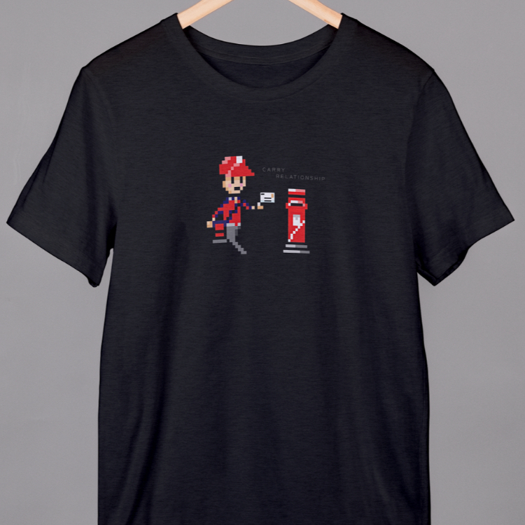 เสื้อยืดไปรษณีย์สีดำลาย pixels บุรุษไปรษณีย์