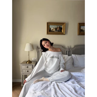 bemyblair__official: Anna and Elli’s Winter Sweater