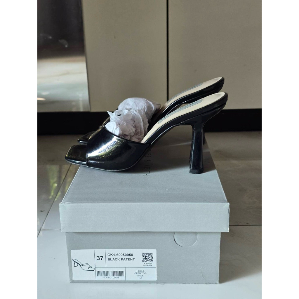 CHARLES & KEITH รองเท้า