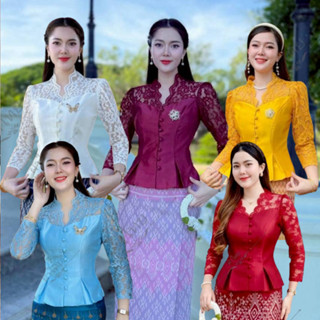 เสื้อไหมสี่เส้น ชายระบาย แต่งลูกไม้ คอวี แขนยาว งานเข้ารูปทร…