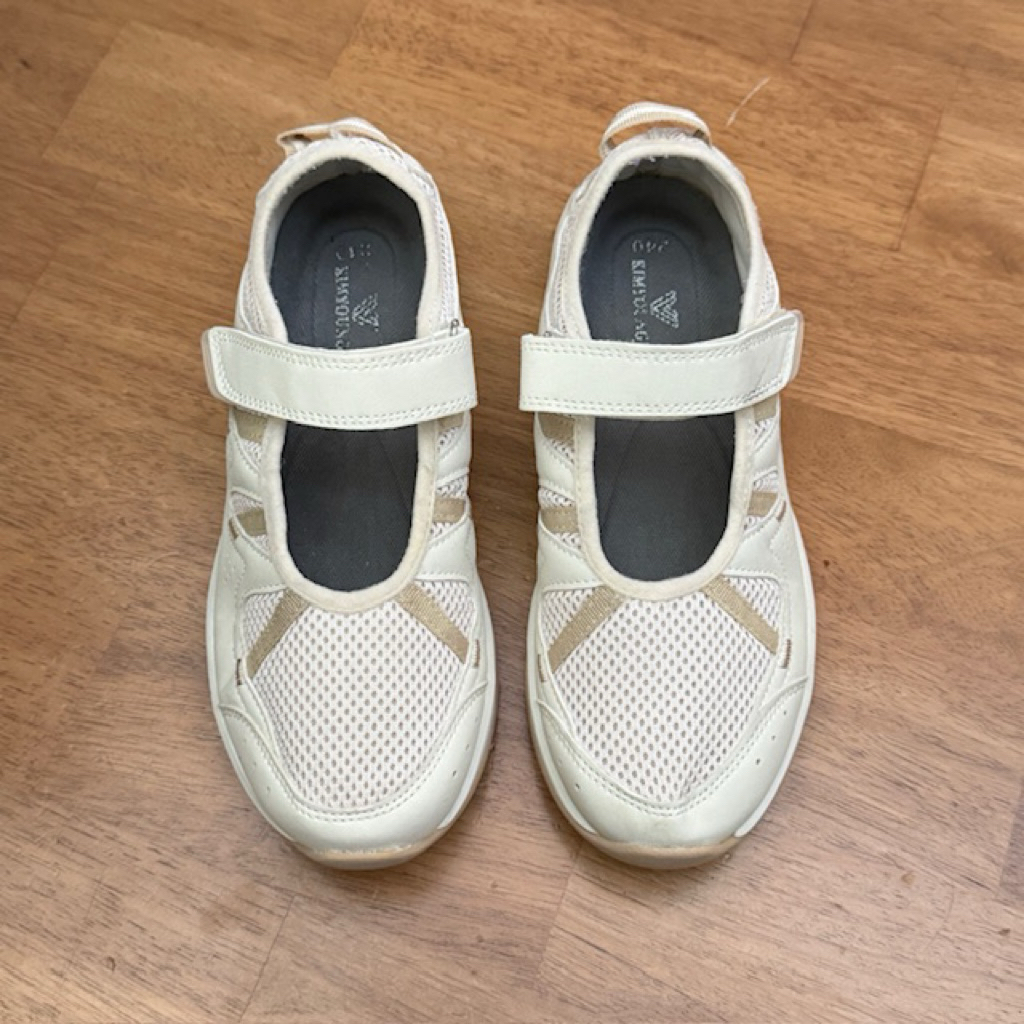 รองเท้าผู้หญิงมือสองของแท้ EIDER ไม่มีกล่อง ไซส์ 38