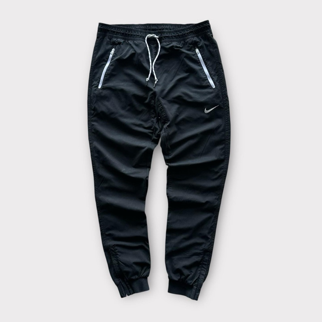 (15) กางเกงวอร์ม : Nike