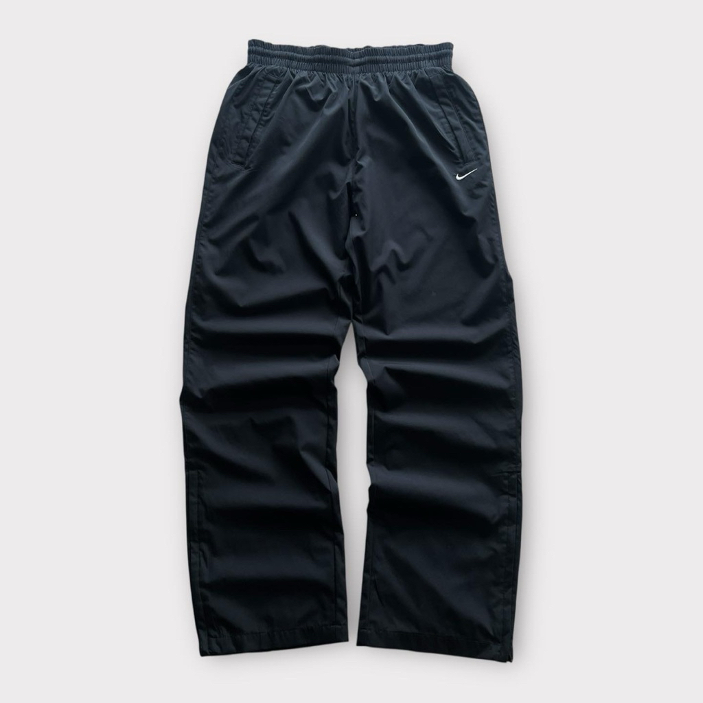 (1) กางเกงวอร์ม : Nike