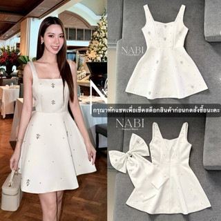 🦋งานป้าย NABI🦋 เดรสออกงานสีขาว เดรสสั้นแขนกุดเว้าเปิดหลังแต่…