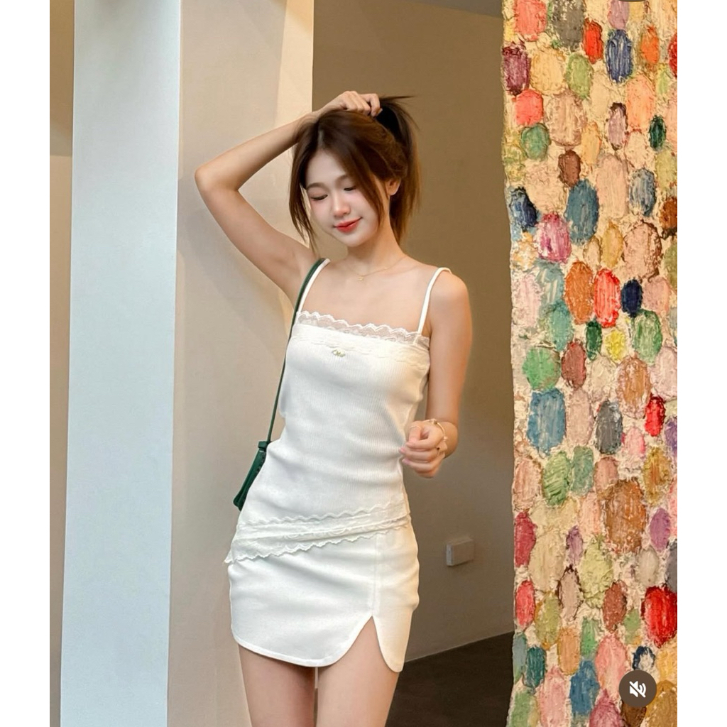 ส่งต่อflora top สีขาว จากร้านUnigam official