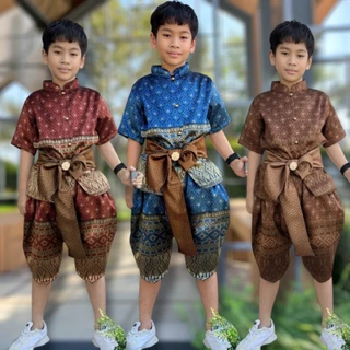 ชุดไทยเด็กผู้ชาย คอจีนผ้าไหมลำพูน เสื้อ+โจงกระเบนและผ้าคาดเอว FV107