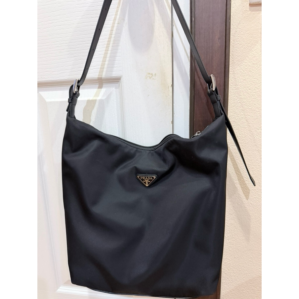 กระเป๋าสะพายข้าง PRADA