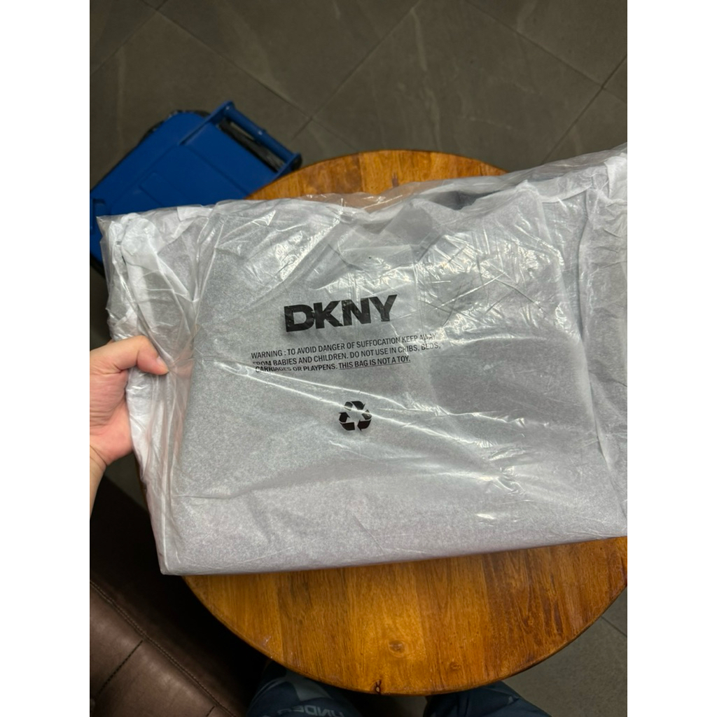 กระเป๋าถือใบใหญ่มาก DKNY ของแท้