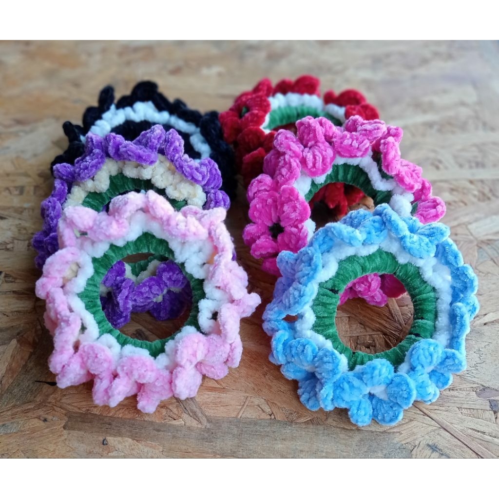 ยางมัดผมดอกไม้ ไหมพรมกำมะหยี่ Flower velvet scrunchies handmade โดนัทมัดผม นุ่ม นิ่ม ฟู พร้อมส่ง