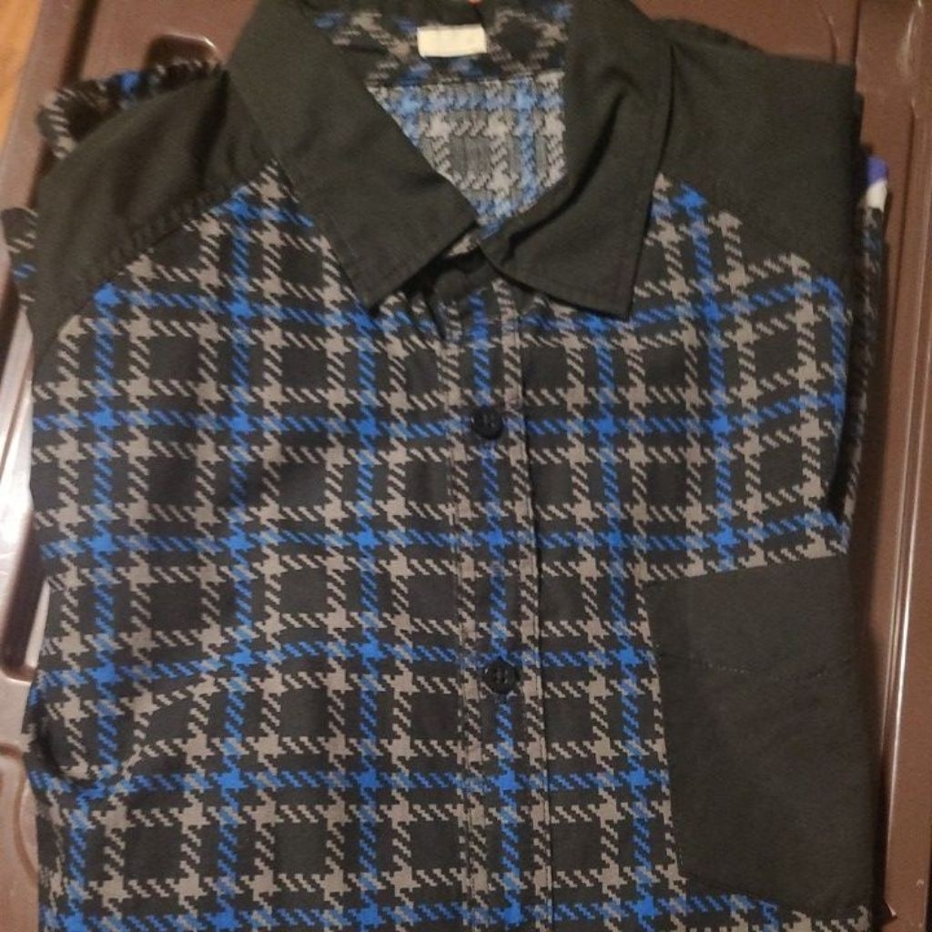 เสื้อเชิ้ตผู้ชายมือสอง